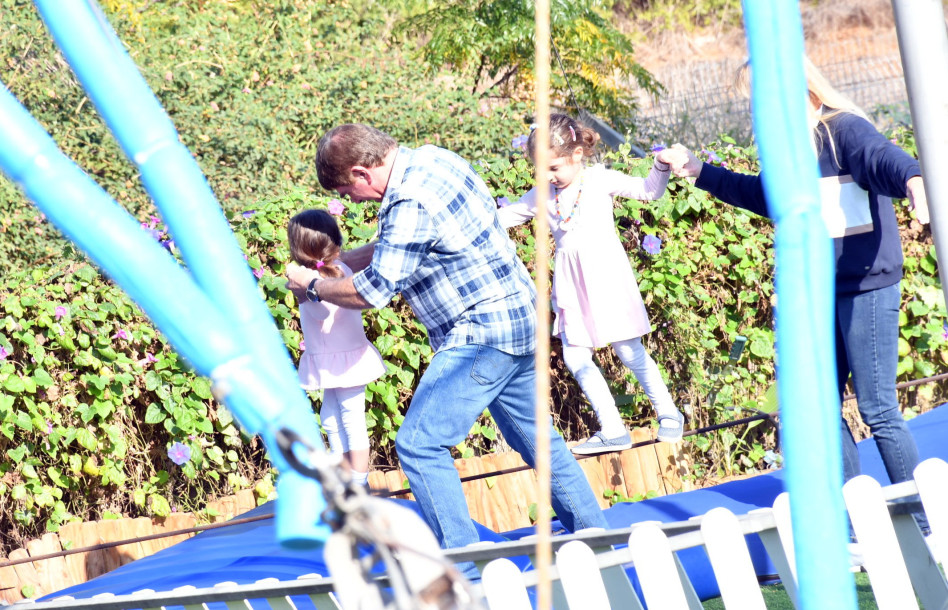 משה נוסבאום על הטרמפולינה (צילום: אביב חופי)