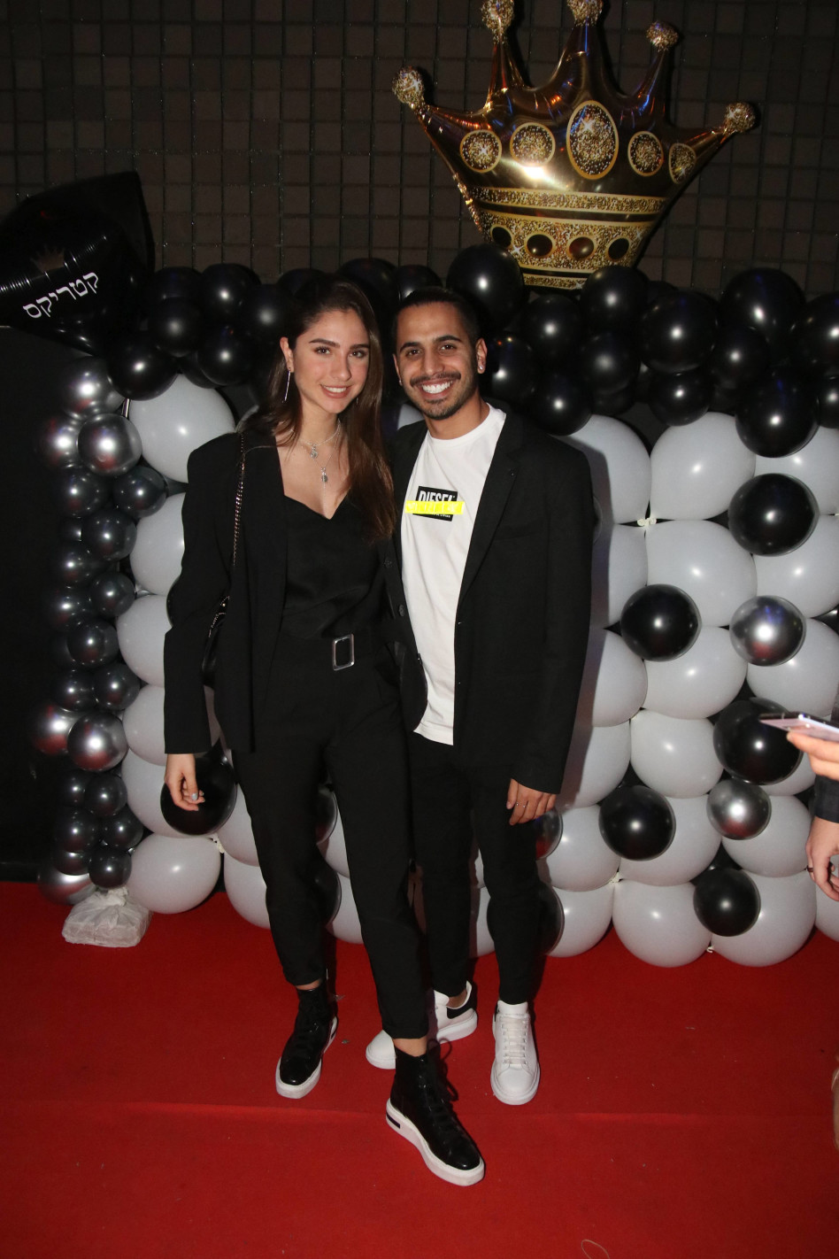 רז ספני והחברה (צילום: אור גפן)