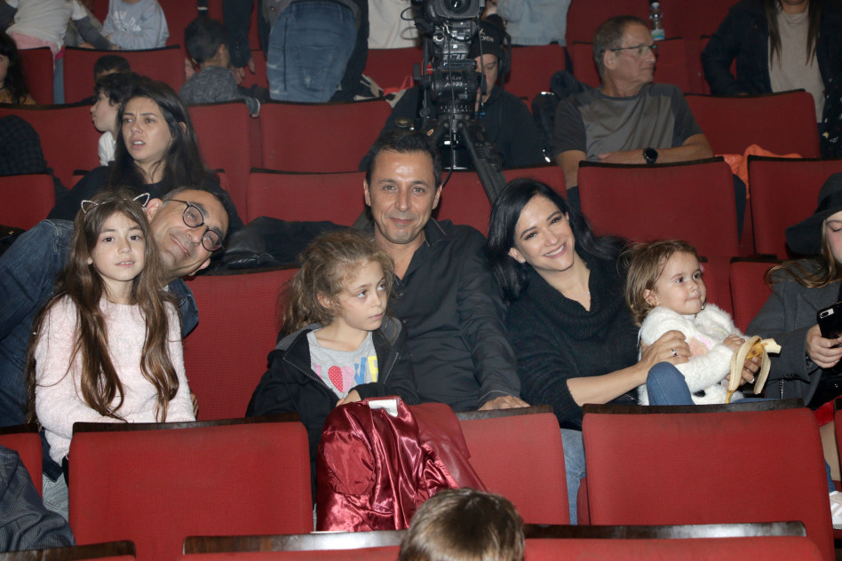 מיקי, הדוד חיים וקטורזה עם הילדים (צילום: ענת מוסברג)