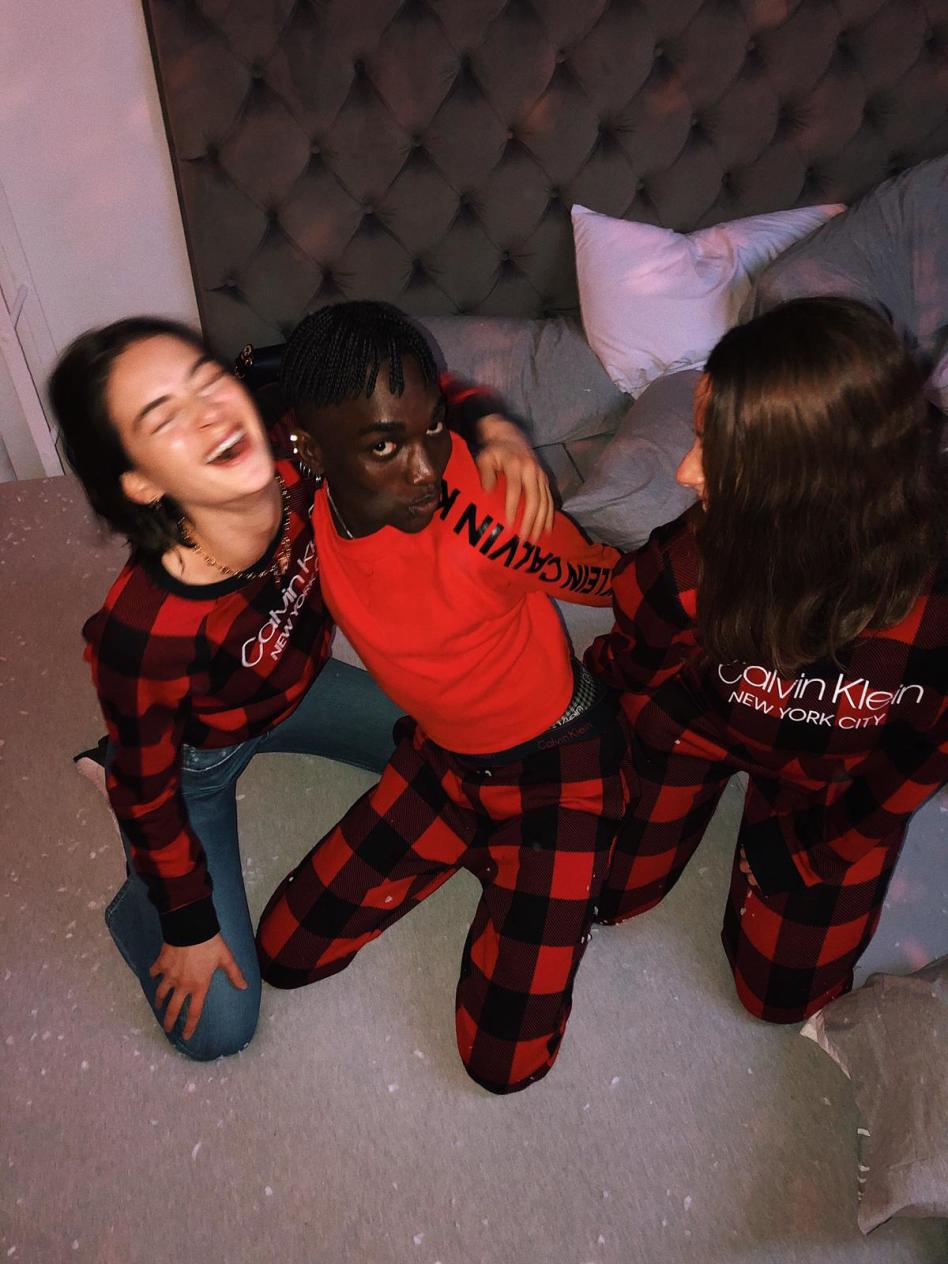 עדה זמורה נהנית במסיבה (צילום: יח"צ)