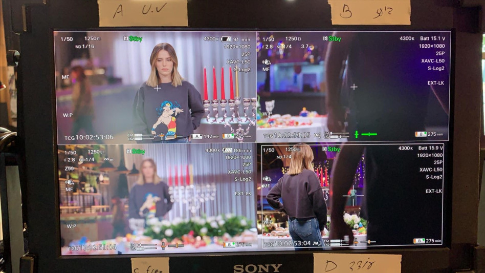 רותם סלע מתכוננת לחנוכה (צילום: יח"צ לימור כרסנטי)