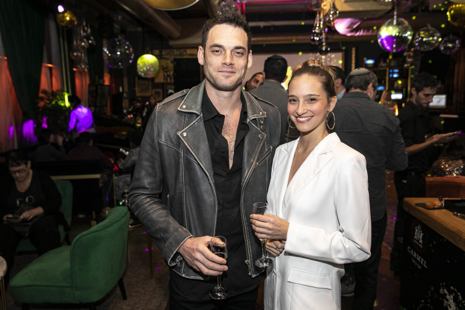 גל אמיתי והחברה החדשה (צילום: לנס הפקות)