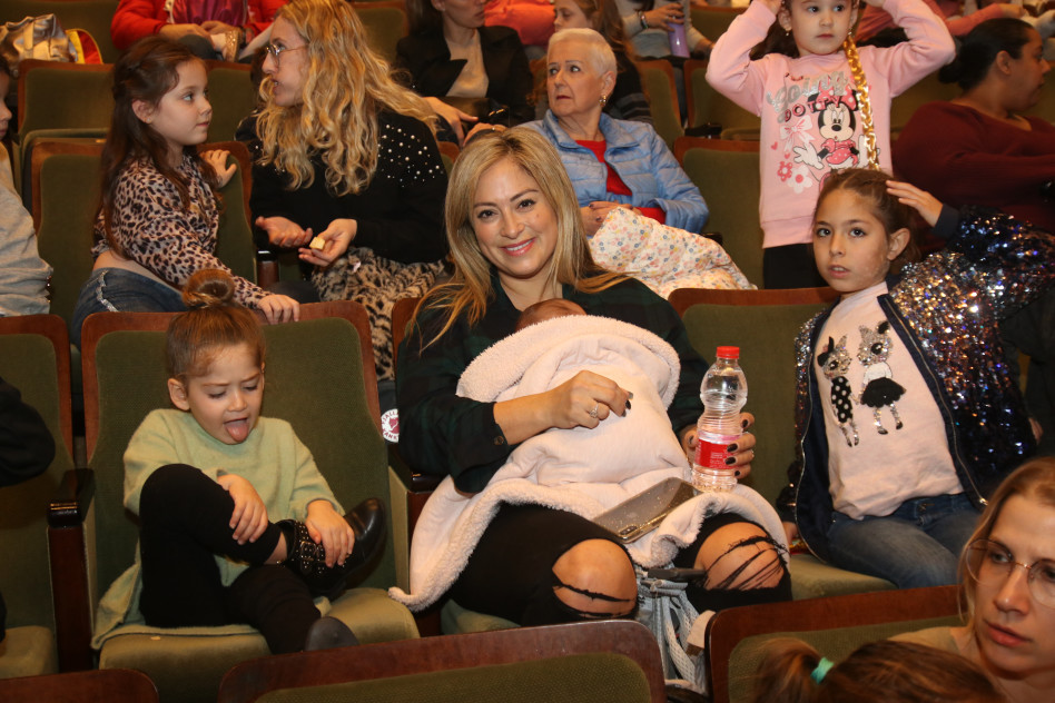 נהנים בהצגה (צילום: אור גפן)