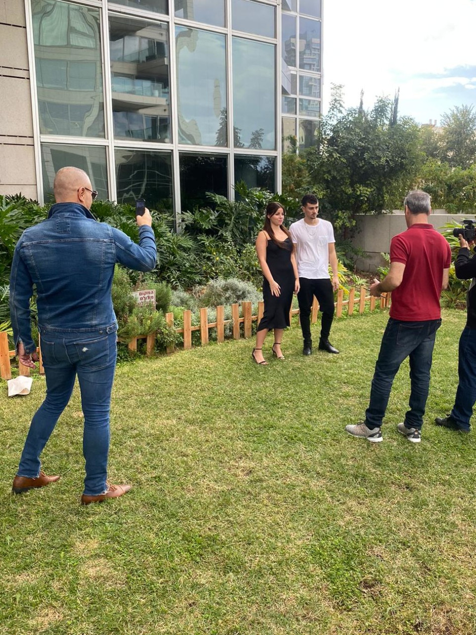 איציק זוהר מתגאה בבת הזוג והילד (צילום: באדיבות ארקיע)