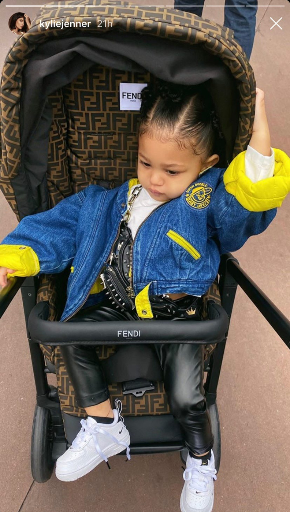 סטורמי בעגלה בסיסית של פנדי (צילום: אינסטגרם)