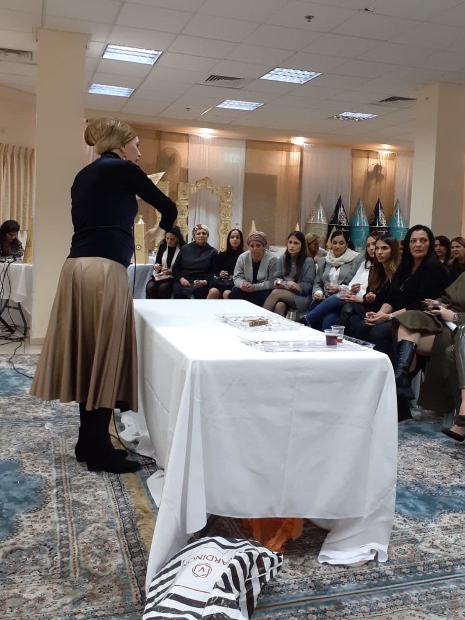 מחכים למשלוח של החלה (צילום: איציק אוחנה כתב הברנז'ה והסלבס של 'כיכר השבת')