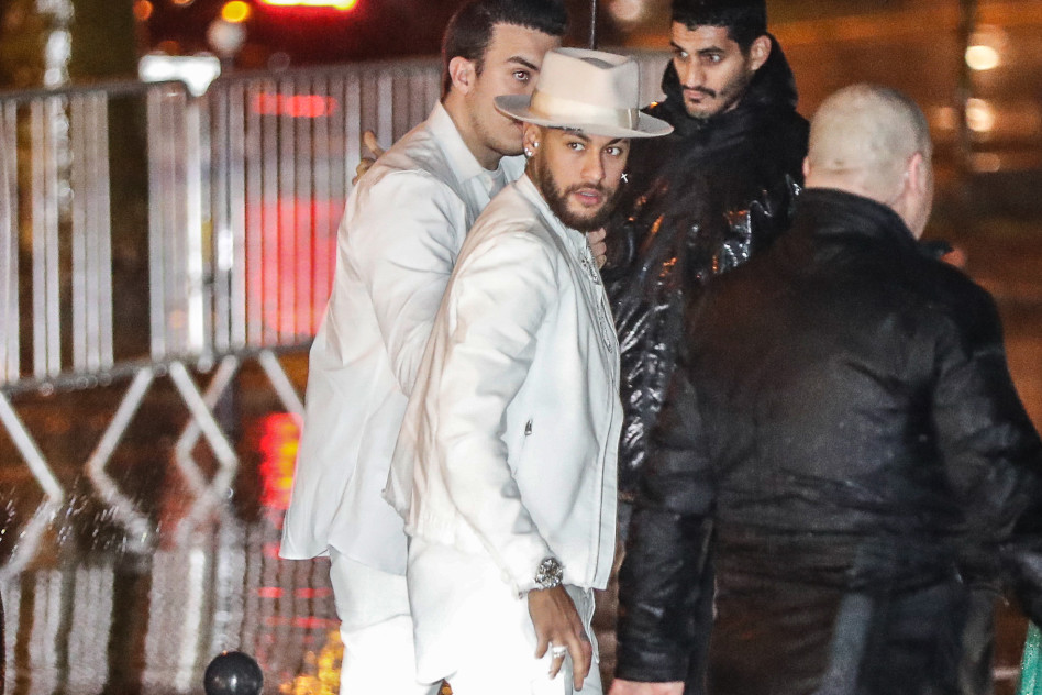 ניימאר בדרך לחגיגות (צילום:  ZAKARIA ABDELKAFI/Getty images )