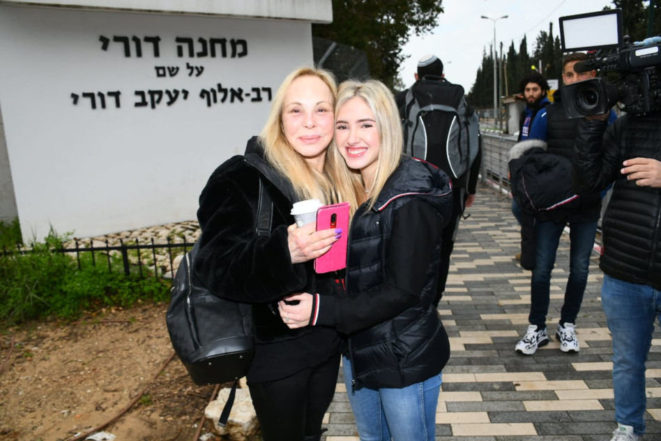 עדי ביטי עם סבתה(צילום: אביב חופי)