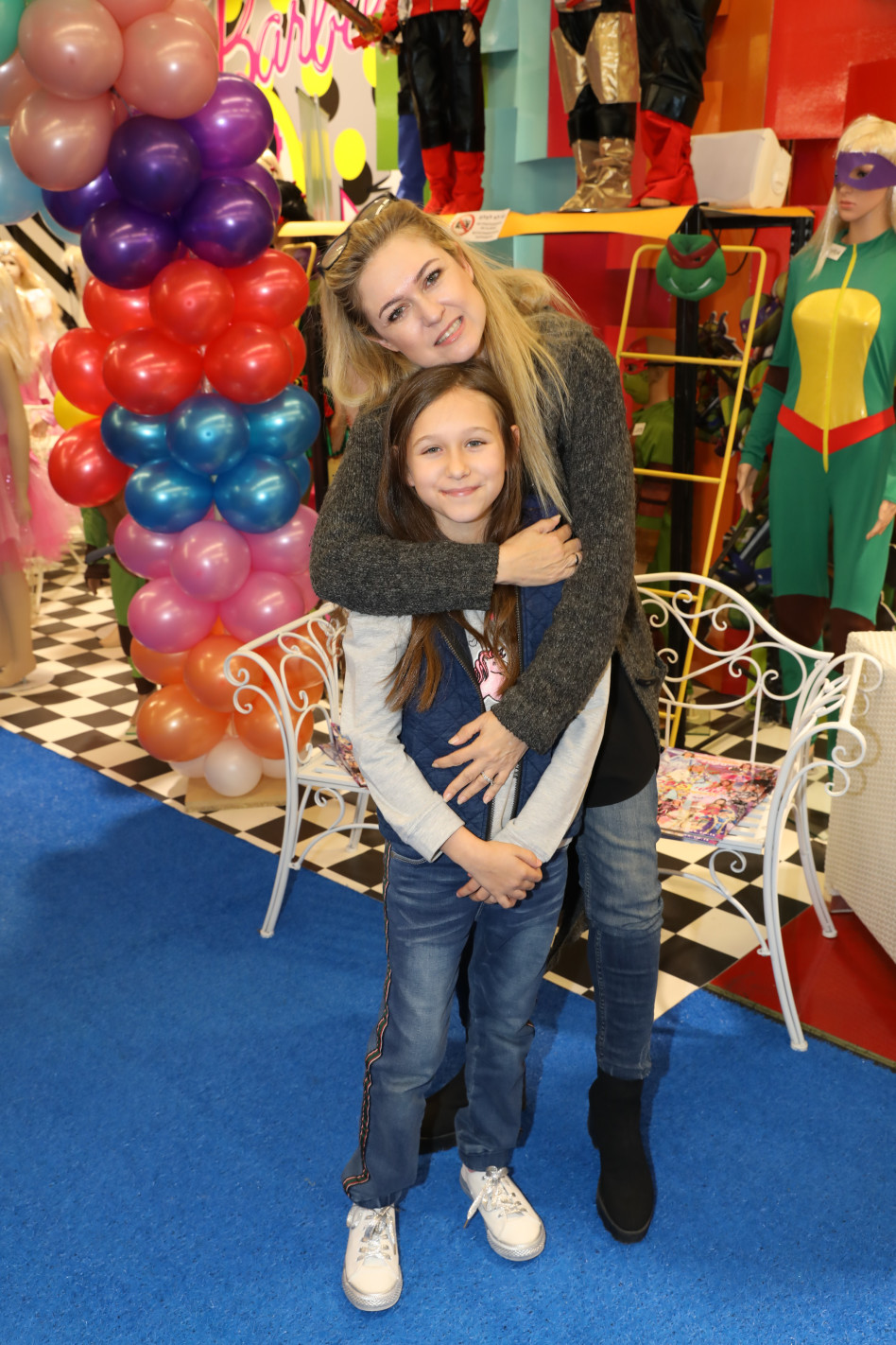 מיכל ינאי ובתה (צילום: רפי דלויה)