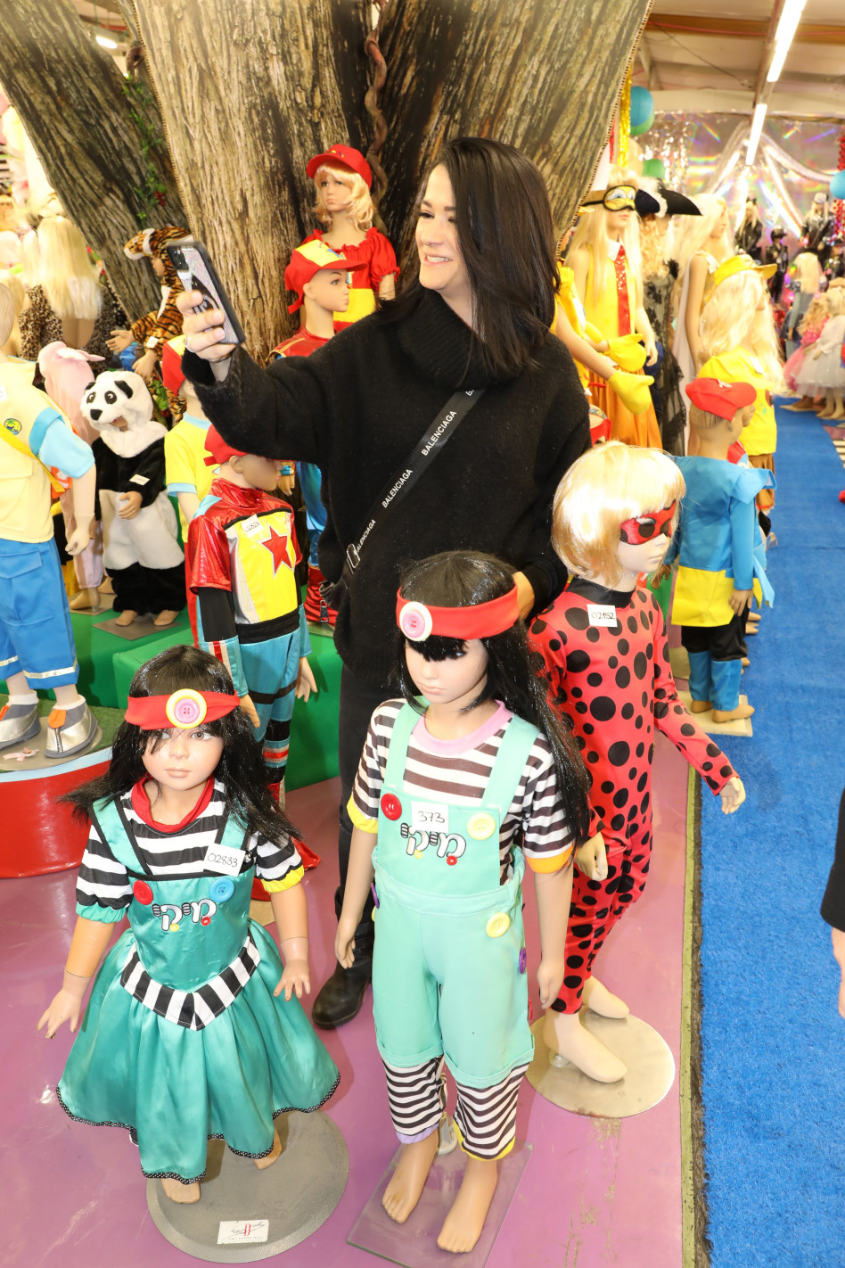 מיקי מוכתר והבובות (צילום: רפי דלויה)