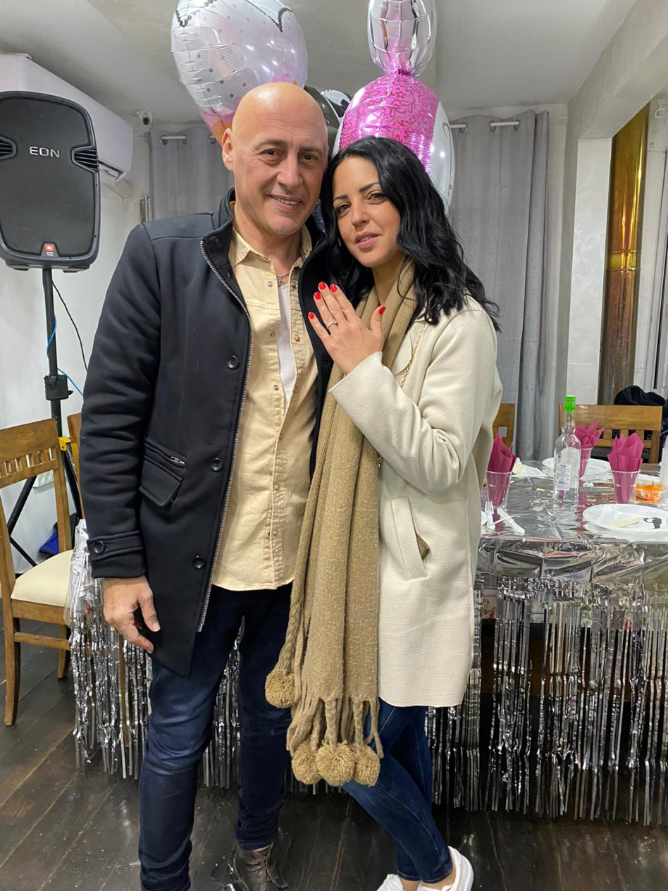 מאורסים! ירון אילן ואתי כהן (צילום: באדיבות ליאם הפקות)