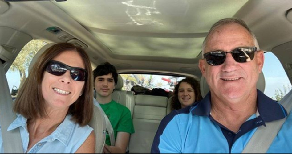 בני גנץ והמשפחה (צילום: אינסטגרם)