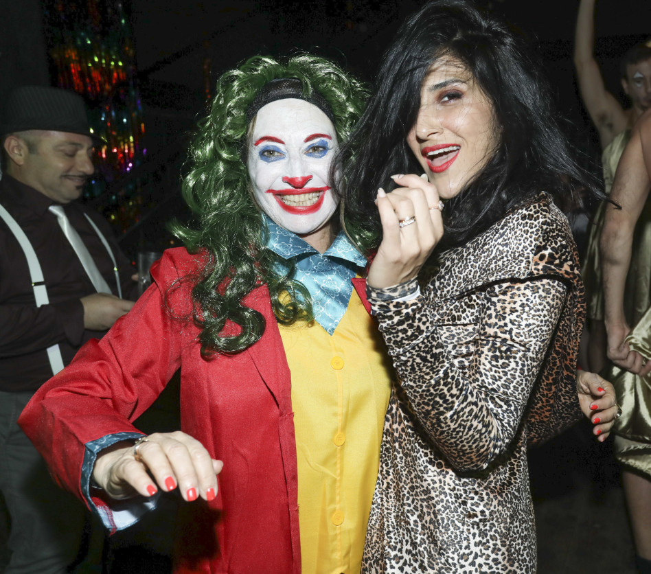 מגי אזרזר וציפי פינס (צילום: רפי דלויה)