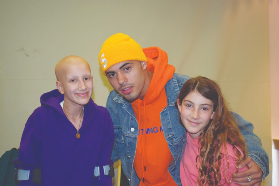 יהונתן מרגי וילדות העמותה (צילום: רומינה כהן)