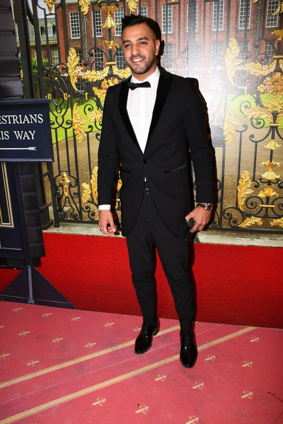 איתי לוי בחליפה (צילום: מתן צור)