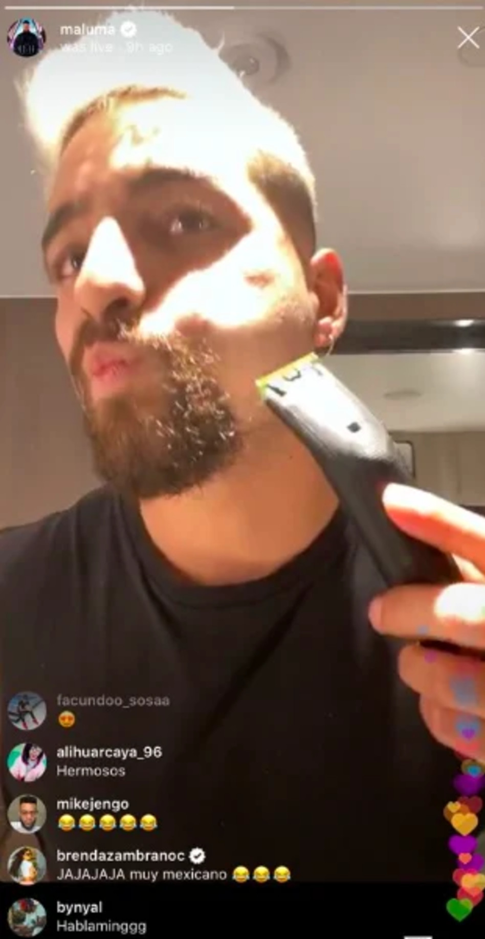 מתחיל את מלאכת הגילוח (צילום: אינסטגרם)