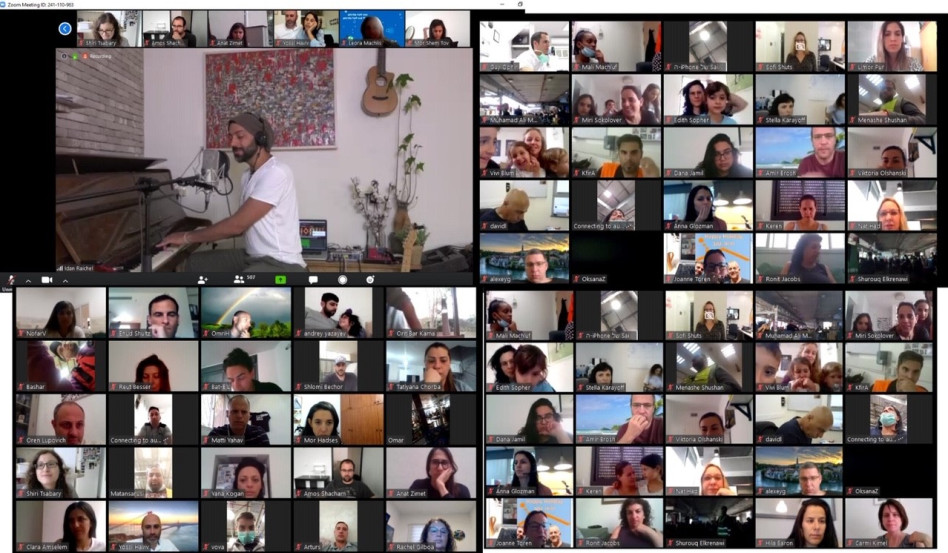 עובדי סודהסטרים ועידן רייכל (צילום: באדיבות סודהסטרים)