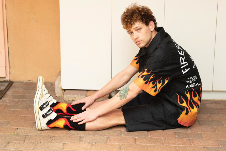 חתיך גם בלי צוות ביוטי (צילום: סיימון אלמלם)