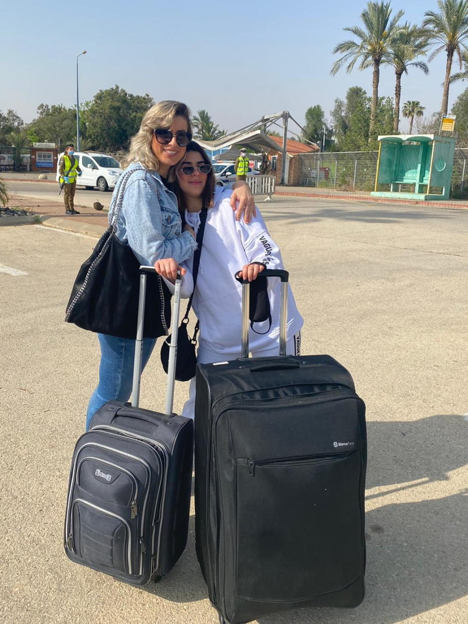 אנג'ל ברנס נפרדת מאמה (צילום: יח''צ)