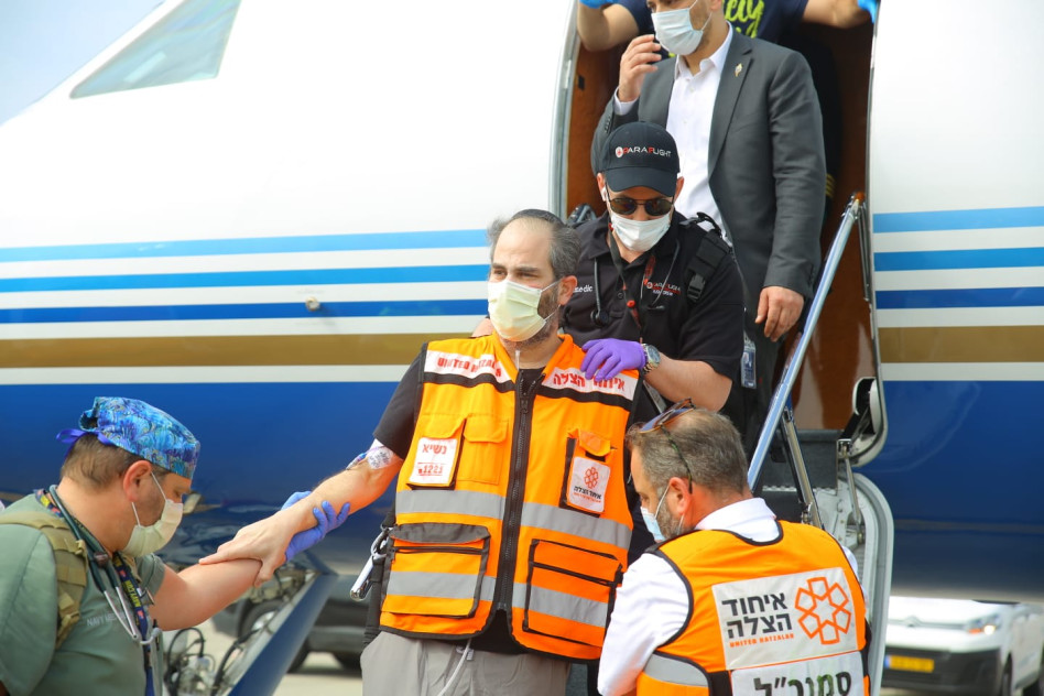 אלי ביר נוחת בישראל (צילום: שירה הרשקופ)