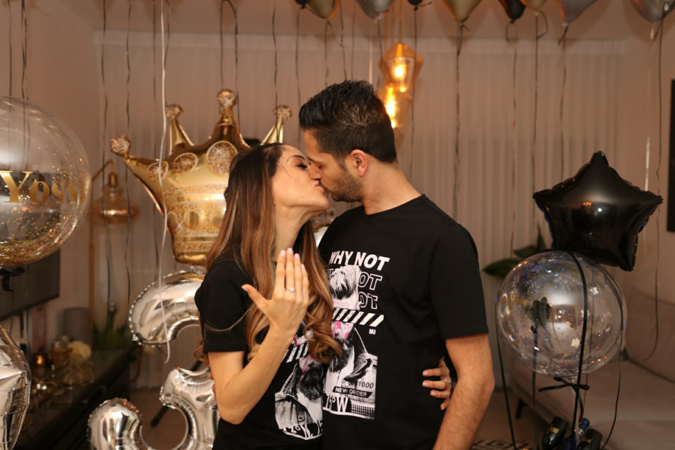 דנה לפידות ובן זוגה מאורסים (צילום: אור גפן)