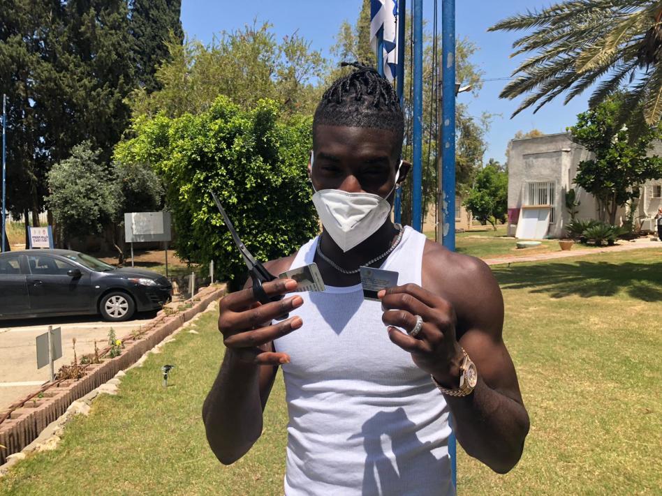 סטפן לגר גזר את החוגר (צילום: יח''צ)