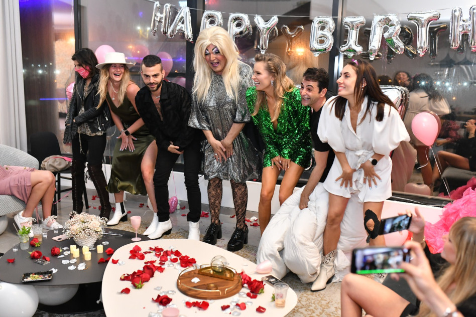 נהנים בניגוד להנחיות(צילום: יח''צ)