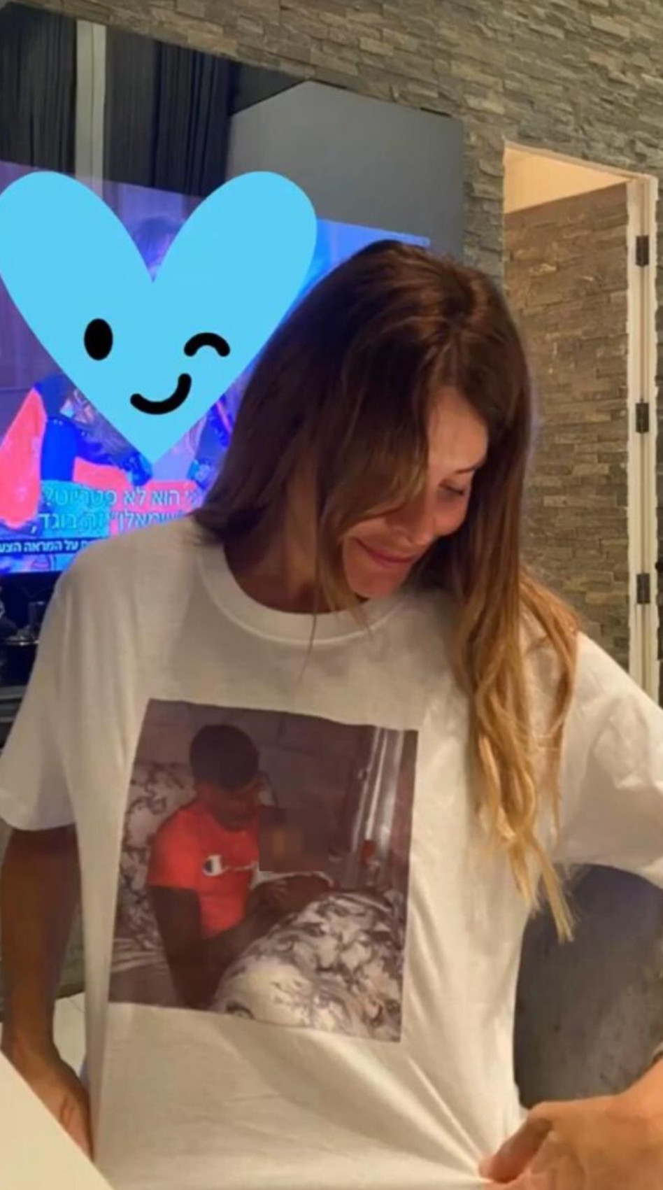 אביבה תבורי עם החולצה (צילום: צילום מסך אינסטגרם)