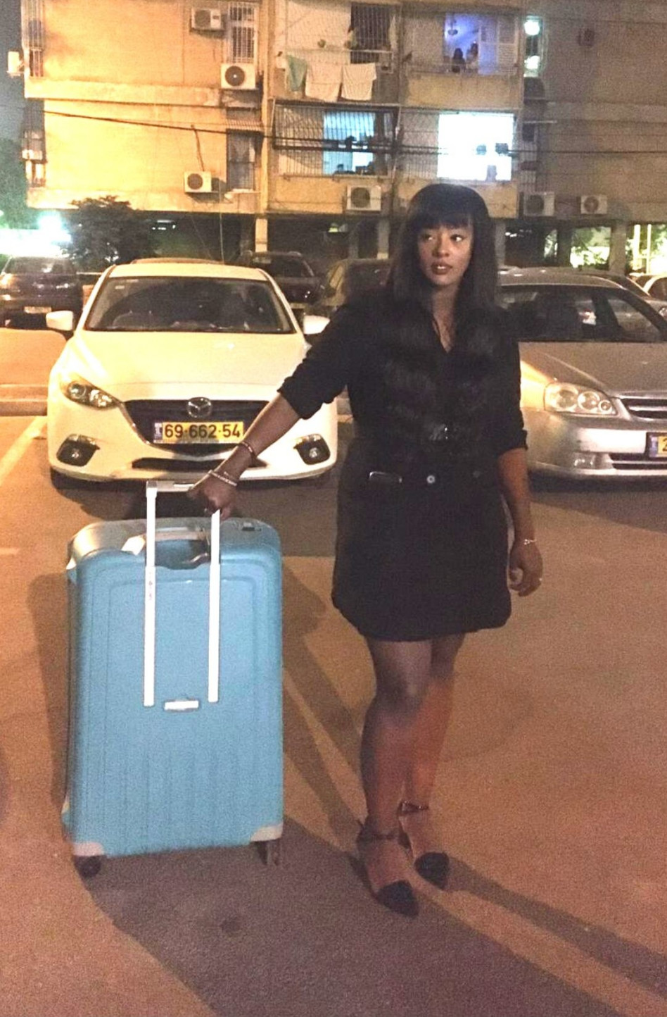 תקוה גדעון עם המזוודה (צילום: יח''צ)