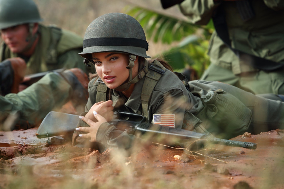 Noa Kirl in the previous commercial for YES + (Photo: Eyal Nevo)
