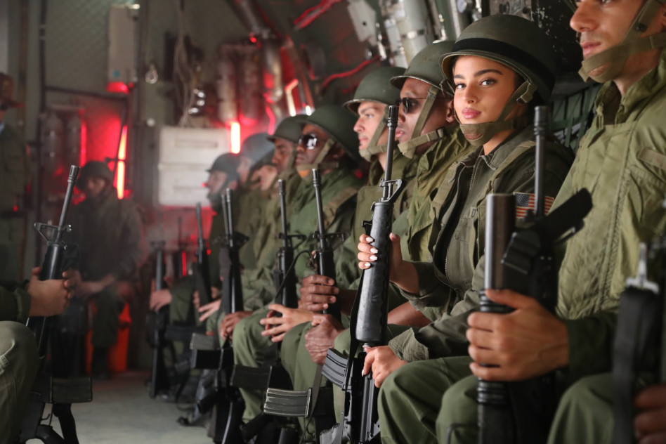 נועה קירל במחווה לשירות שלא יהיה לה (צילום: אייל נבו)