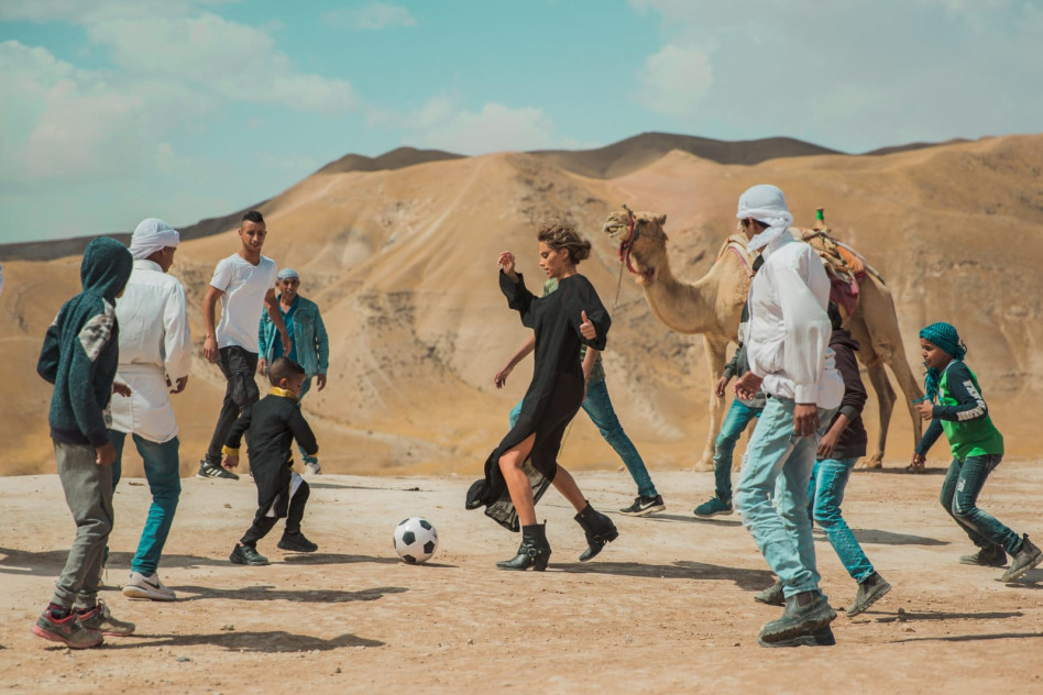 רותם סלע משחקת כדורגל (צילום: נוי ערקובי)