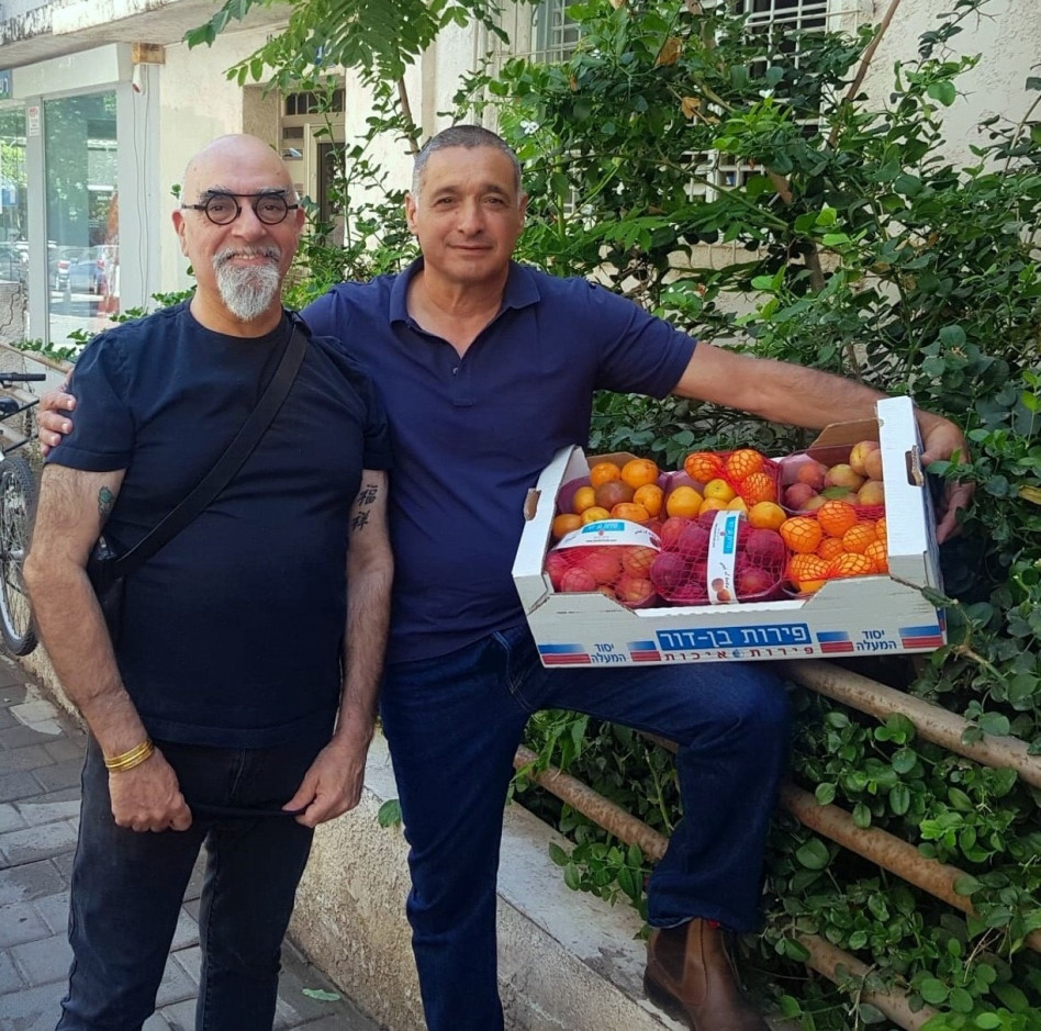 ירון בלחסן וישראל אהרוני (צילום: ארגון מגדלי הפירות בישראל)