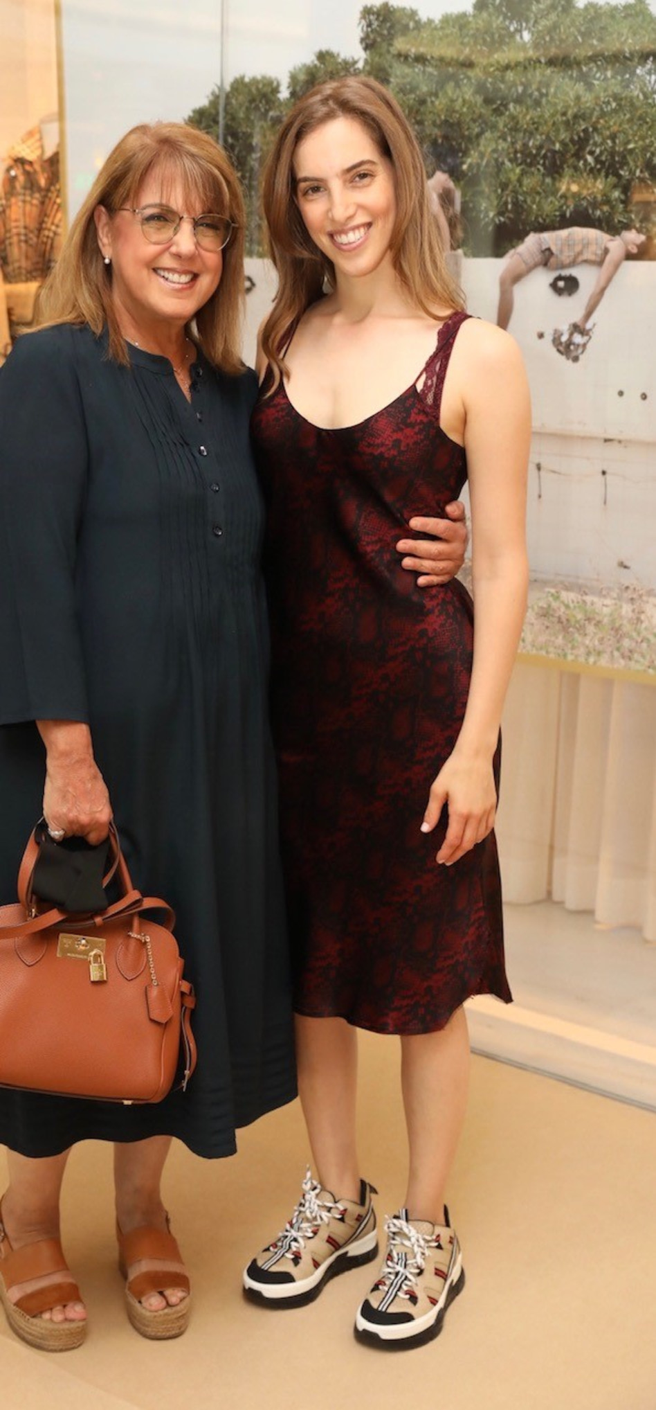 נועה קלגסבלד וליאורה עופר (צילום: לנס הפקות)