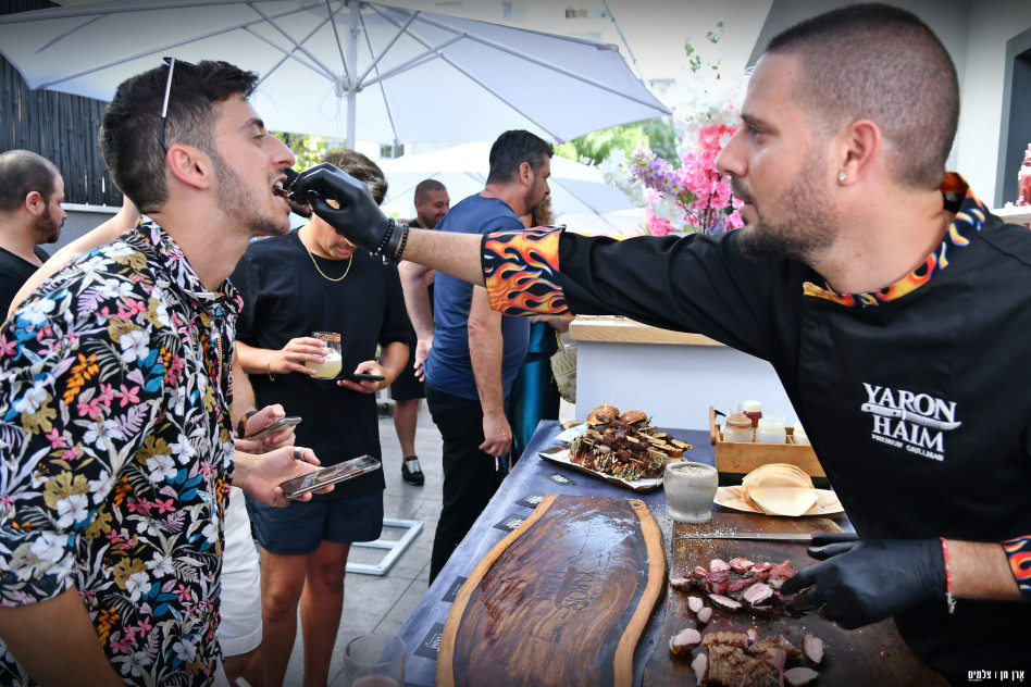 מתפנק. אדם אליוף (צילום: ארן חן צלמים)