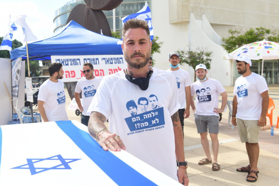 תומך. טום אביב (צילום: אבשלום ששוני)