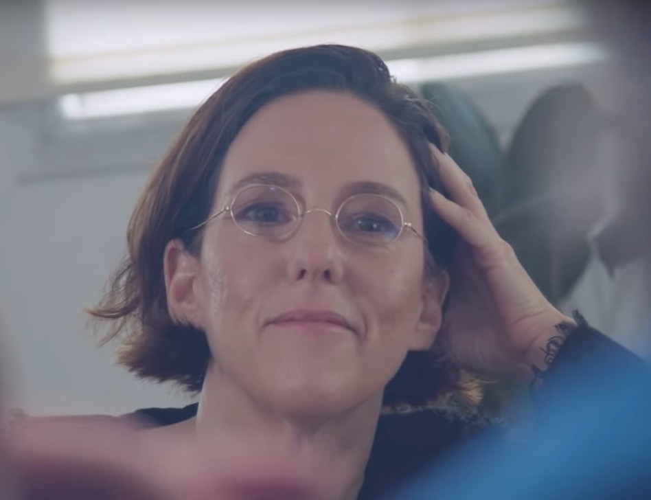 אסנת הבר-קוטון  (צילום: רונן קרוק)