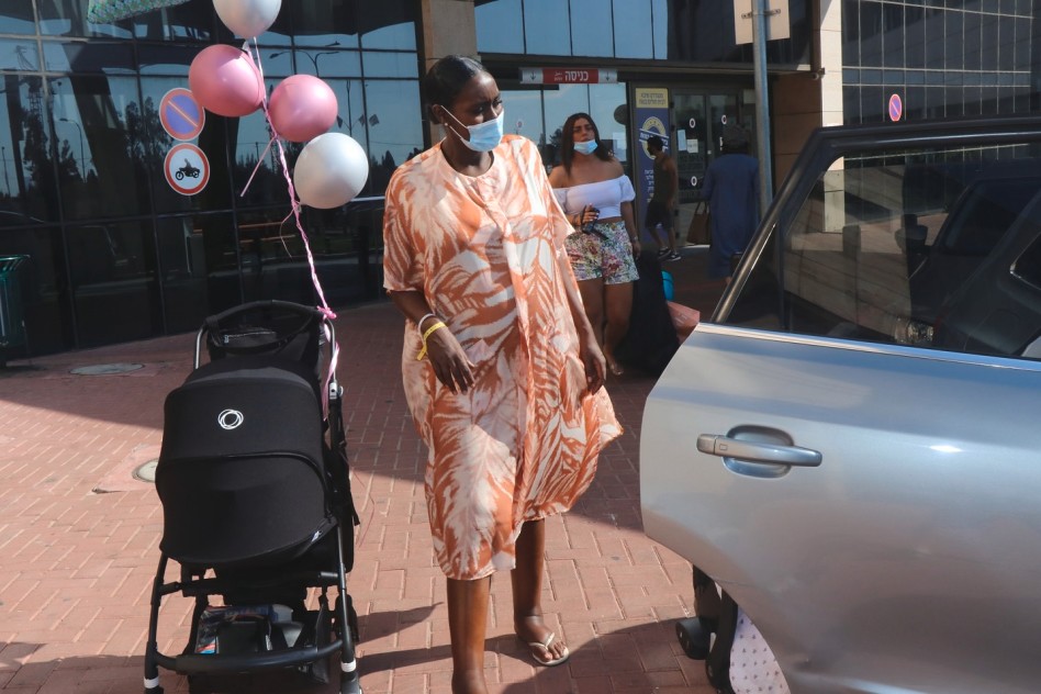 טהוניה רובל חוזרת הביתה (צילום: ניר פקין)