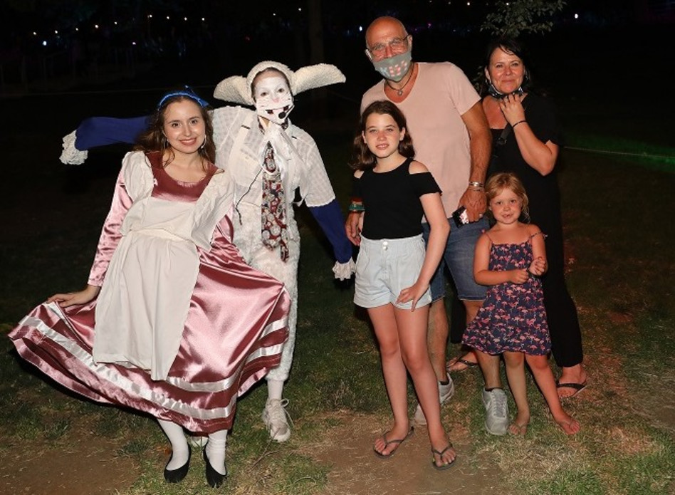 דביר בנדק עם אשתו והילדים (צילום: רפי דלויה)