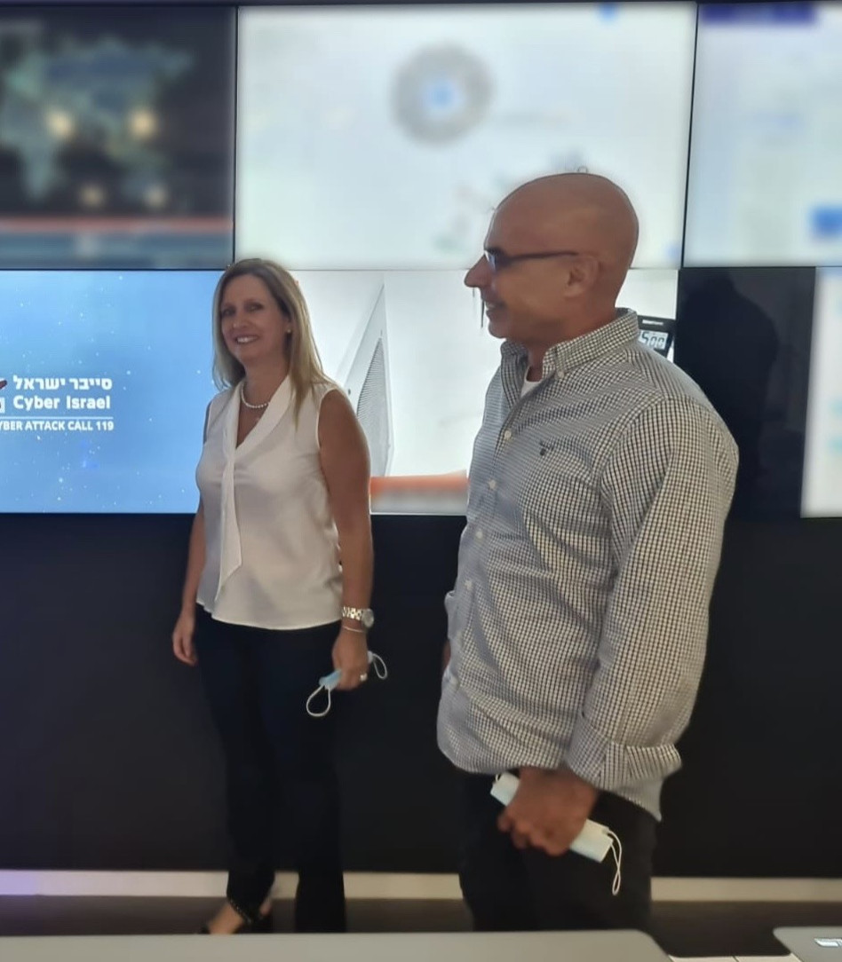 אורנה הוזמן-בכור ויגאל אונא (צילום: יח''צ)