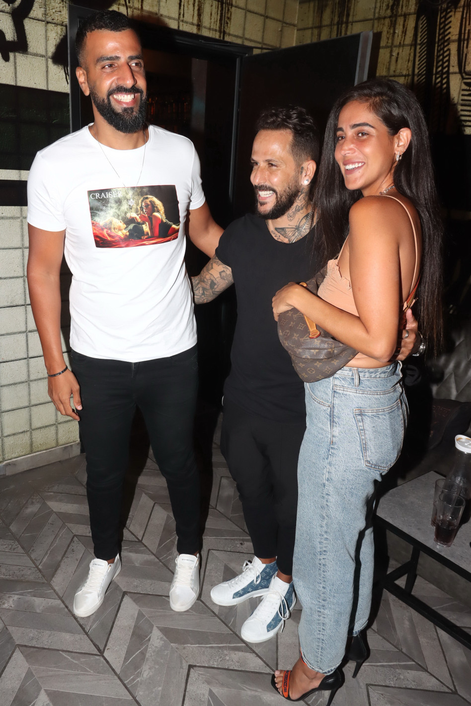 אסי הגיע לשמח. הלן הוד, אסי בוזגלו, רגב הוד (צילום: אביב חופי)