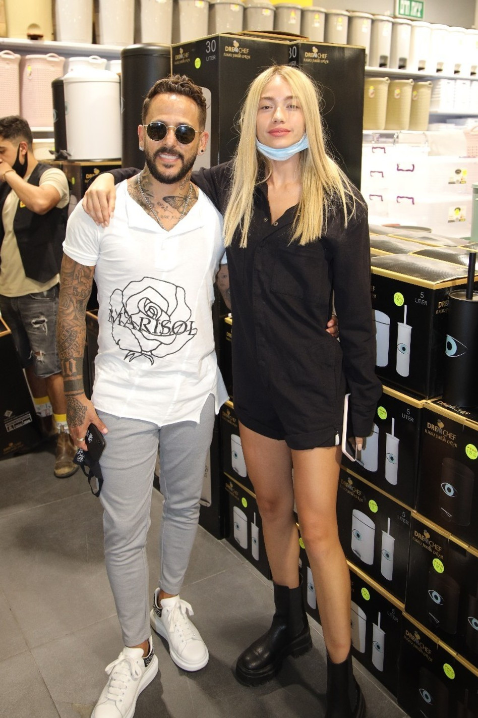 חיבוק קר? אסי בוזגלו, אלה איילון (צילום: איגור אוסדצ'י)