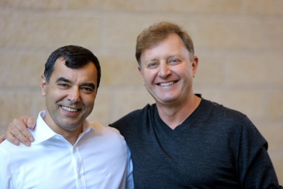 זיו אבירם ואמנון שעשוע (צילום: באדיבות אורקם)