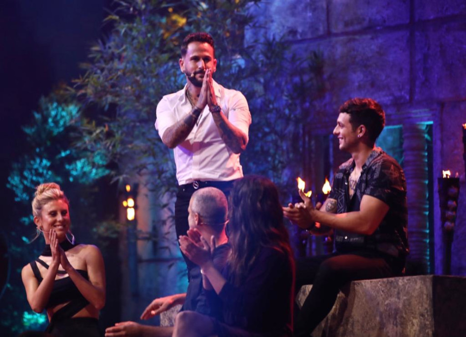 אסי בוזגלו זוכה בחביב הקהל בגמר הישרדות (צילום: אור דנון)