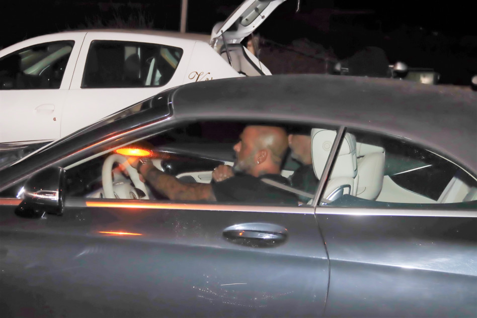 אייל גולן מגיע לחגיגה (צילום: אביב חופי)