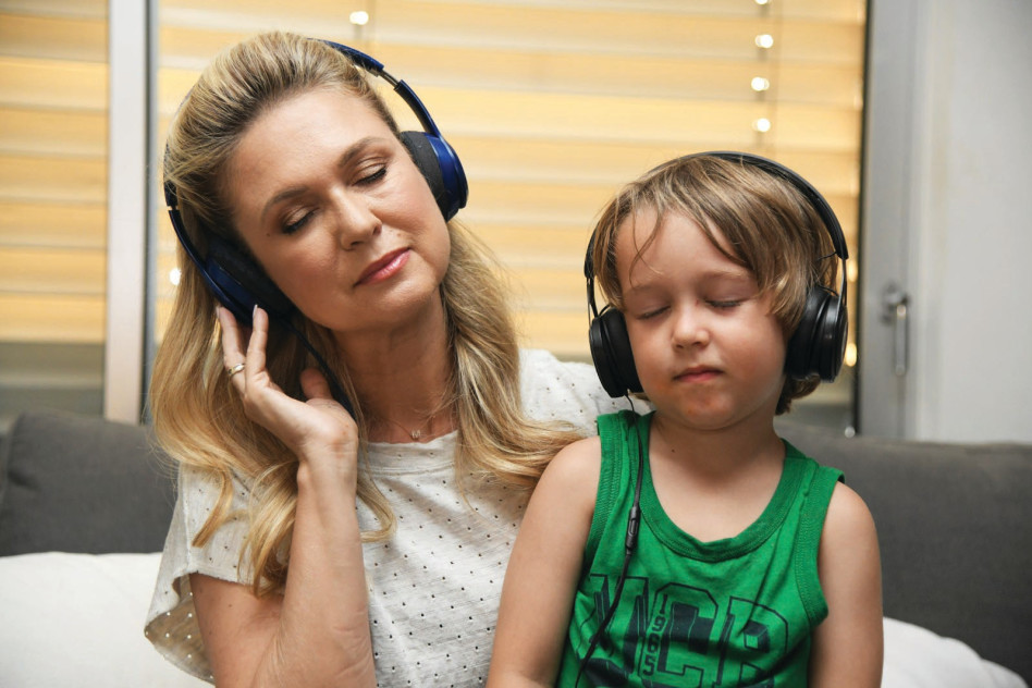 מיכל ינאי ובנה יובל (צילום: יאיר שגיא)