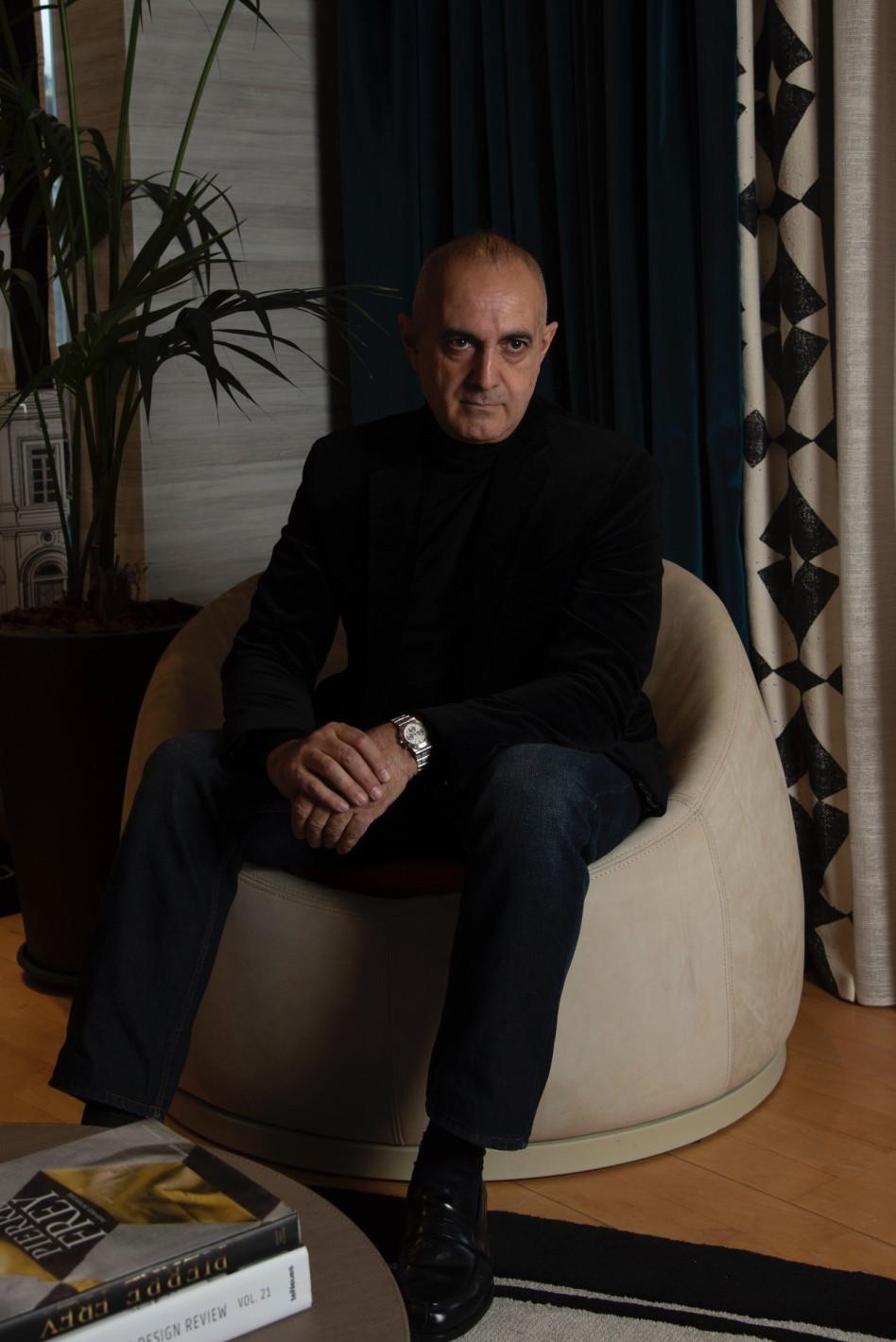 בני מורן  ופינת העבודה  (צילום: ליאור גורדמן)