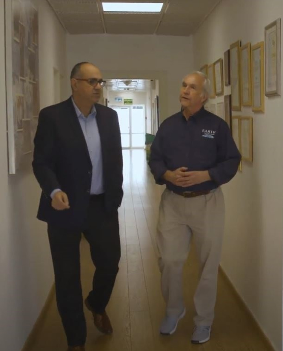 ג'ון הולדן ואילן מלמד (צילום: באדיבות נילית)