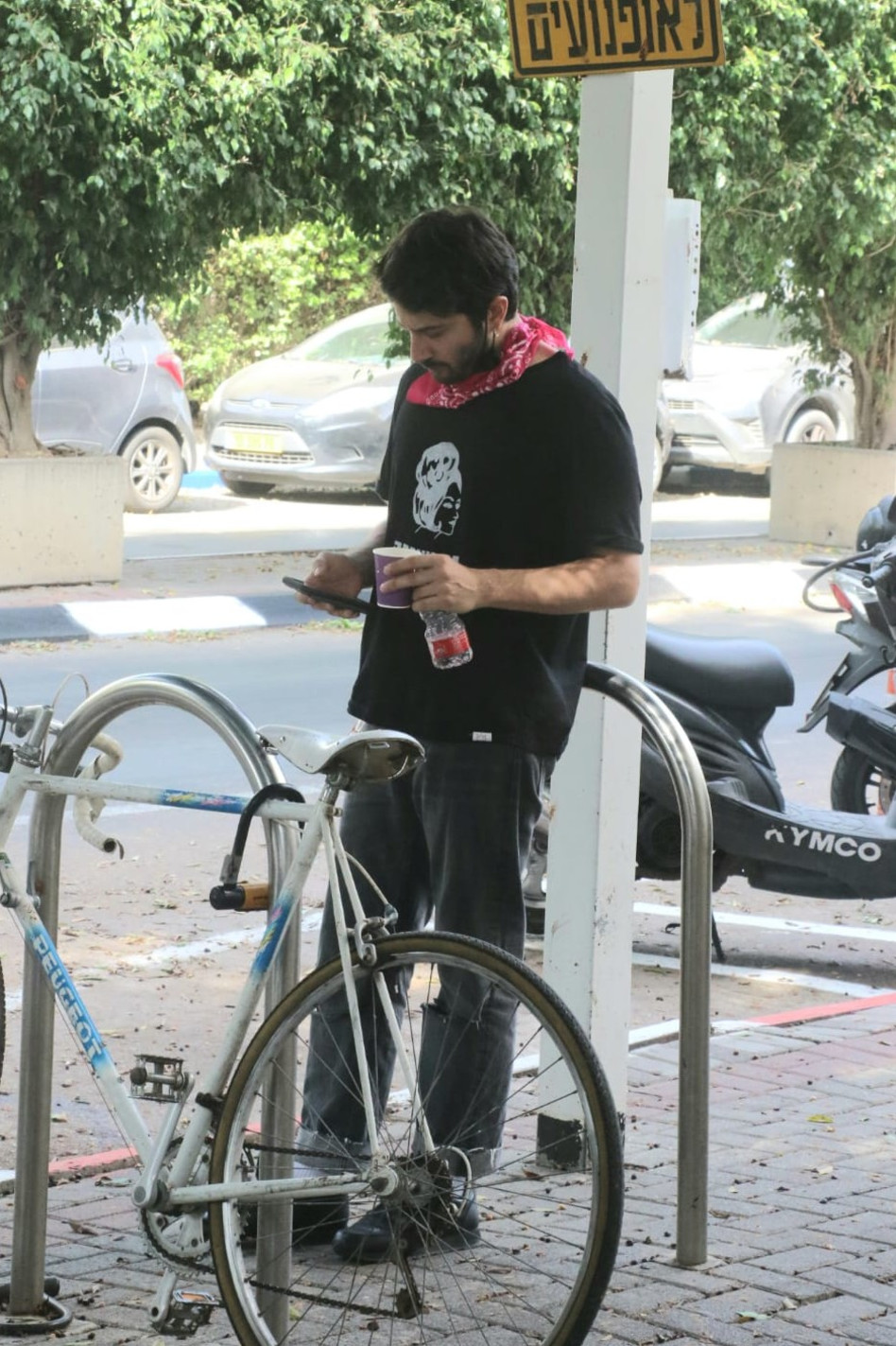 רן דנקר ממתין לתוצאות (צילום: פול סגל)