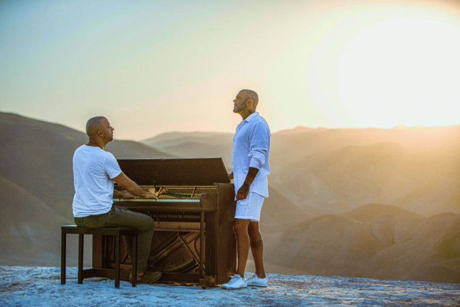 אייל גולן, עידן רייכל - עטיפת הסינגל (צילום: ניר אמיתי)